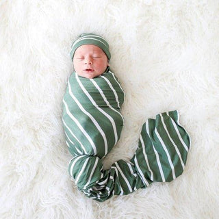 What 5 Newborn Clothing Essentials Do I Need? - Baby Riddle