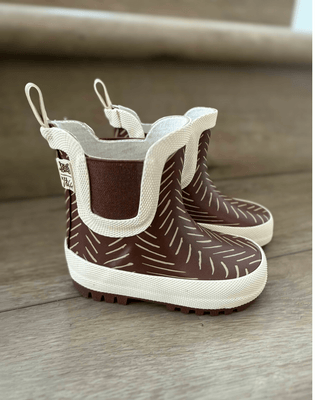 Summit Rain Boots Keep the Littles Wild Shoe size: 4-5 toddler