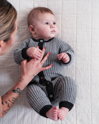 Long Sleeve Jumpsuit - Chunky comfywear 7AMEnfant Color: Oat Heather Grey Size: 0-3M