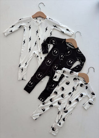 Bamboo Zip Pajamas - Black & White Yin Yangpajamasforever french babySize: Newborn