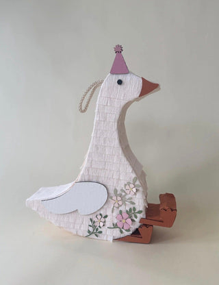🦢 Sitting Party Goose Piñata Pink –Handmade Animal Piñata for Kids’ Birthdays, Spring Celebrations & Farm-Themed Parties Piñata mamaspinatas