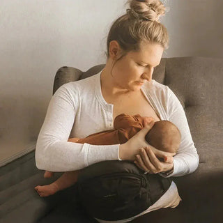 The Tushbaby Hip Carrier Baby & Toddler Tushbaby Color: Grey Design: Tushbaby