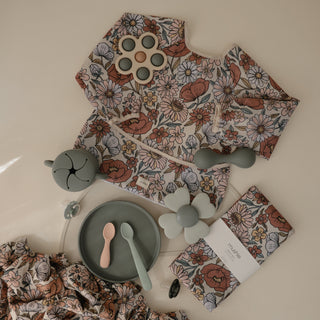 Long Sleeve Bib Long Sleeve Bib Mushie Color: Bows