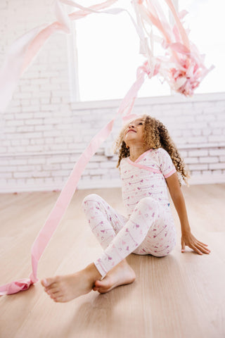 Girl's Print Bamboo Short Sleeve Scallop Kimono Pajama Set - Natural Bird Banner Baby & Toddler Sleepwear