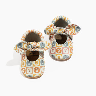 Pooh & Friends Knotted Bow Baby ShoeKnotted Bow MoccFreshly PickedStyle: Soft SoleSize: 1