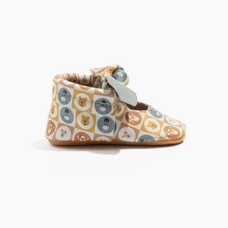 Pooh & Friends Knotted Bow Baby ShoeKnotted Bow MoccFreshly PickedStyle: Soft SoleSize: 1