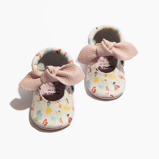 Princesses II Knotted Bow Baby ShoeKnotted Bow MoccFreshly PickedStyle: Soft SoleSize: 1