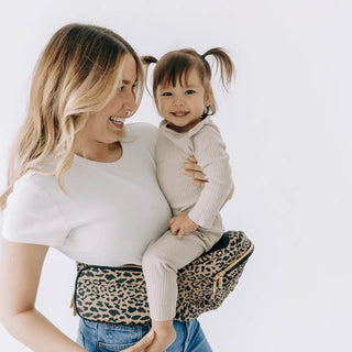 The Tushbaby Hip Carrier Baby & Toddler Tushbaby Color: Cheetah Design: Tushbaby