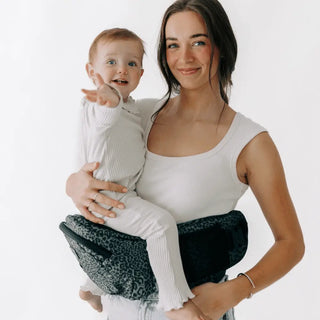 The Tushbaby Hip Carrier Baby & Toddler Tushbaby Color: Grey Design: Tushbaby