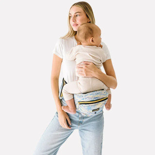 The Tushbaby Hip Carrier Baby & Toddler Tushbaby Color: Grey Design: Tushbaby