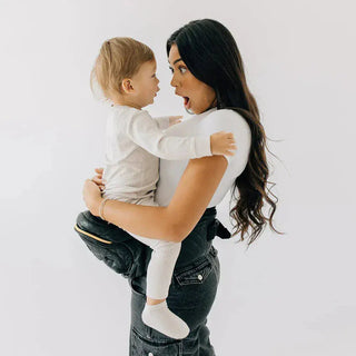 The Tushbaby Hip Carrier Baby & Toddler Tushbaby Color: Grey Design: Tushbaby