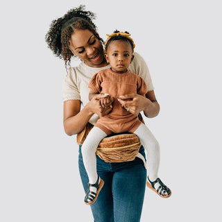 The Tushbaby Hip Carrier Baby & Toddler Tushbaby Color: Grey Design: Tushbaby