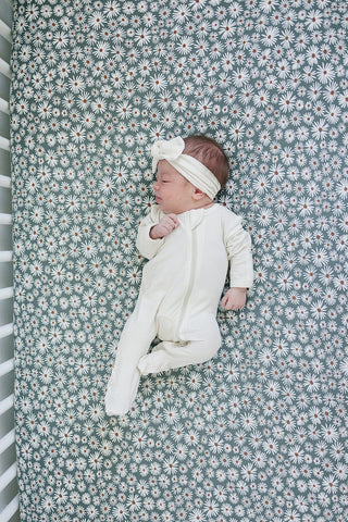 Mebie Baby Bamboo Stretch Crib Sheet - Dark Green Daisy | Baby Riddle
