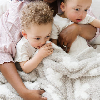 Double-Layer Bamboni® Mini Blankets Saranoni Color: Pansy Double Layer