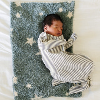Double-Layer Bamboni® Mini Blankets Saranoni Color: Pansy Double Layer