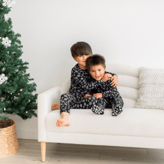 Bamboo Long Sleeve Pajama Set - Chalkboard Snowflakes KicKee Pants Size: 2T