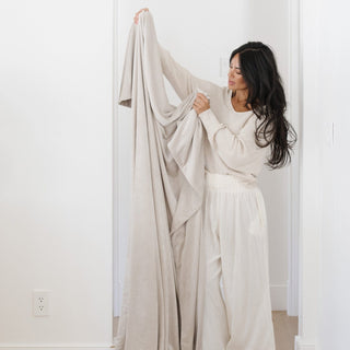 Minky Stretch XL Throw Blankets Saranoni Color: Buttermilk