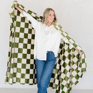 Minky Stretch XL Throw Blankets Saranoni Color: Olive Checkered