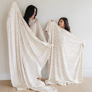 Minky Stretch XL Throw Blankets Saranoni Color: Olive Checkered