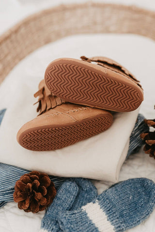 The Cozy Boot Baby & Toddler Boots Boot Little Love Bug Co. Color: Taupe Size: 2 (Weatherproof Soft Sole)