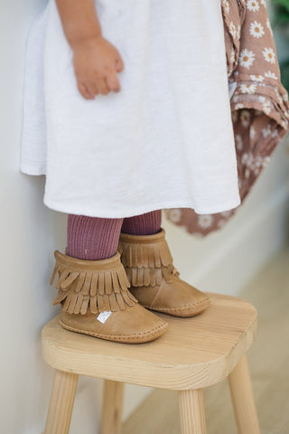 The Cozy Boot Baby & Toddler Boots Boot Little Love Bug Co. Color: Taupe Size: 2 (Weatherproof Soft Sole)